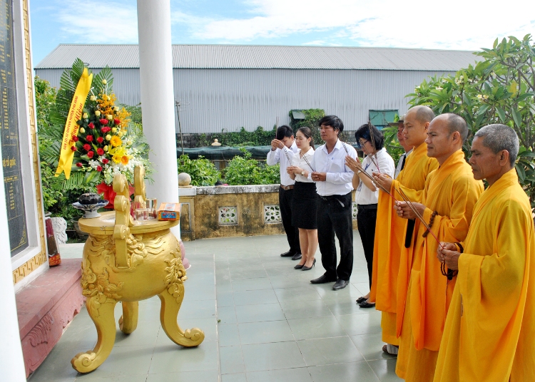 Nghia Trang 2 (3)