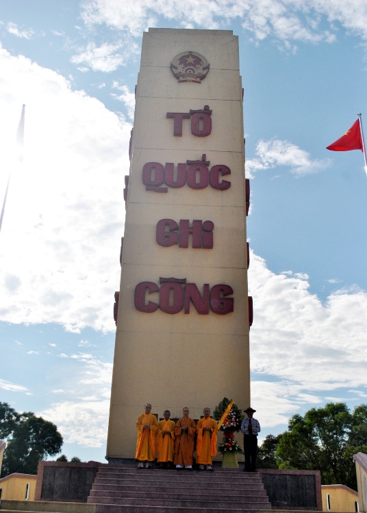 Nghia trang huyen (7)