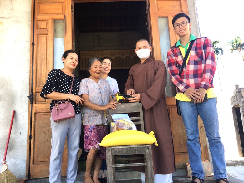 Lan toả tình thương Phật đản trong khó khăn dịch bệnh Covid-19