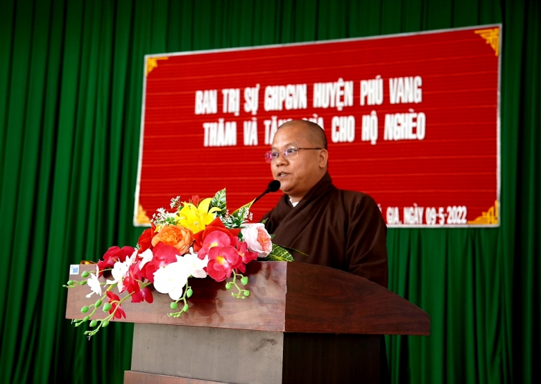Tặng quà An sinh xã hội nhân mùa Phật đản PL. 2566