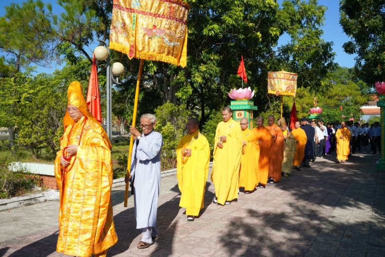 trai dan chan te huyen phu vang 2022 1