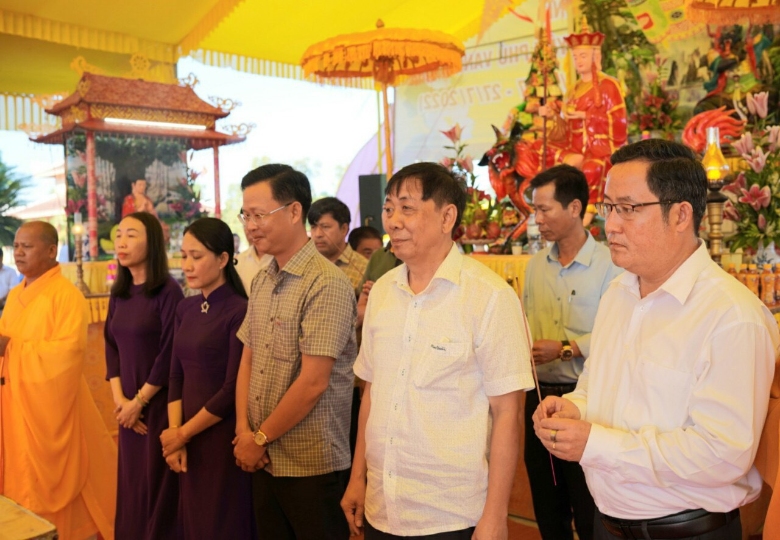 trai dan chan te huyen phu vang 2022 1