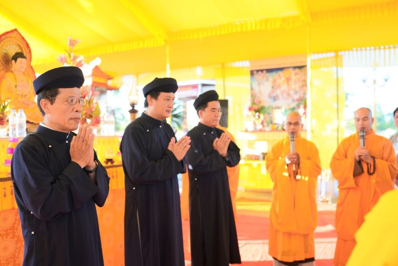 trai dan chan te huyen phu vang 2022 1