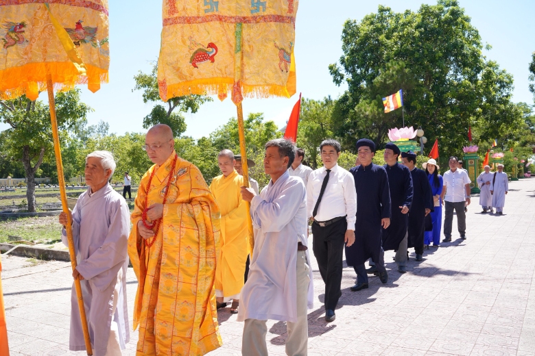 trai dan chan te huyen phu vang 2022 1