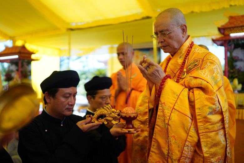 trai dan chan te huyen phu vang 2022 1