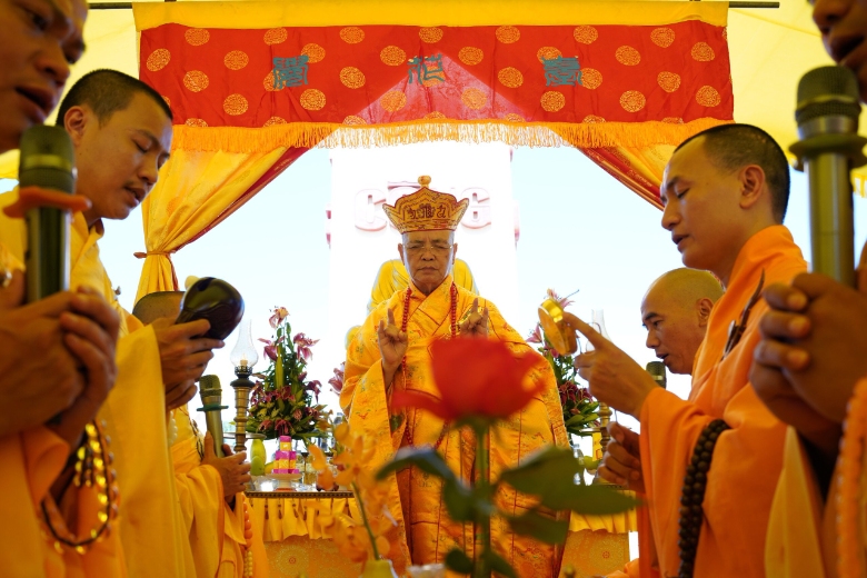 trai dan chan te huyen phu vang 2022 1