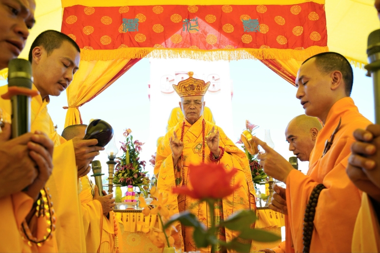 trai dan chan te huyen phu vang 2022 1