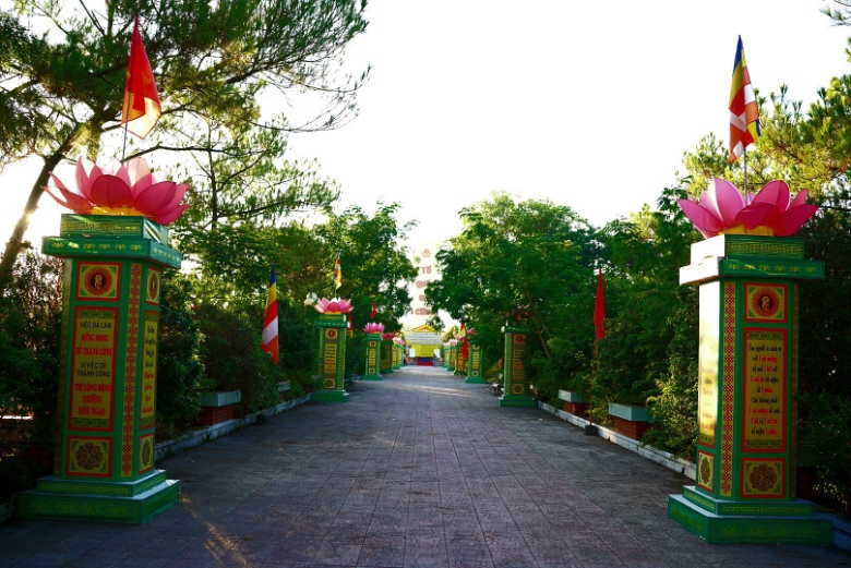 trai dan chan te huyen phu vang 2022 1