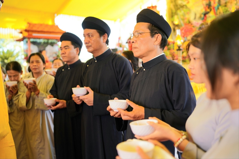 trai dan chan te huyen phu vang 2022 1