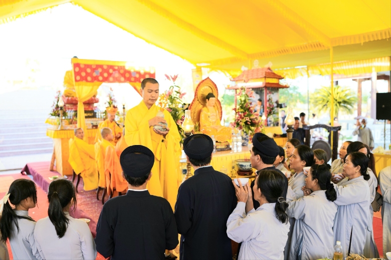 trai dan chan te huyen phu vang 2022 1