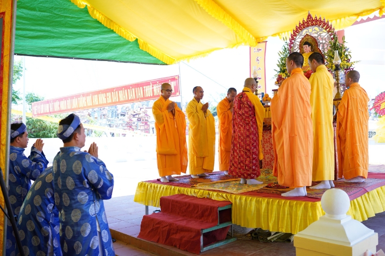 trai dan chan te huyen phu vang 2022 1