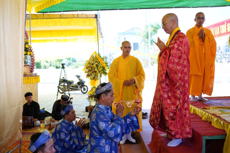 trai dan chan te huyen phu vang 2022 1
