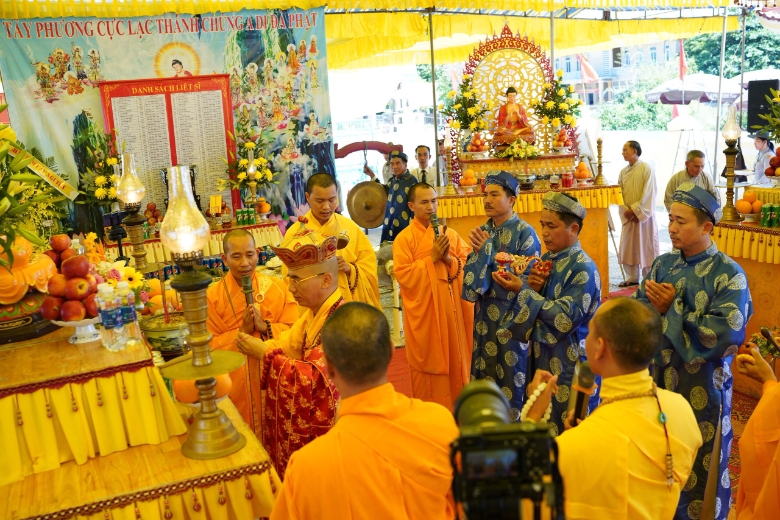 trai dan chan te huyen phu vang 2022 1