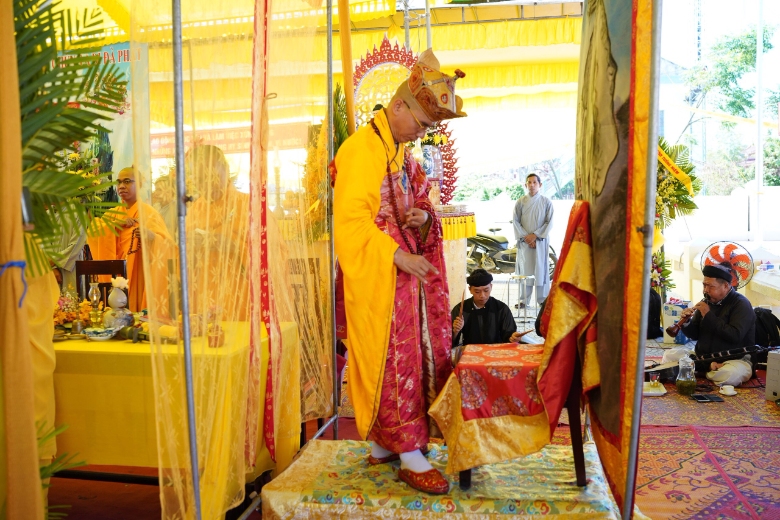 trai dan chan te huyen phu vang 2022 1