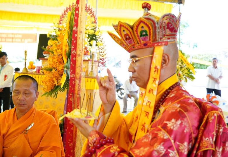 trai dan chan te huyen phu vang 2022 1