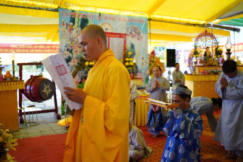 trai dan chan te huyen phu vang 2022 1
