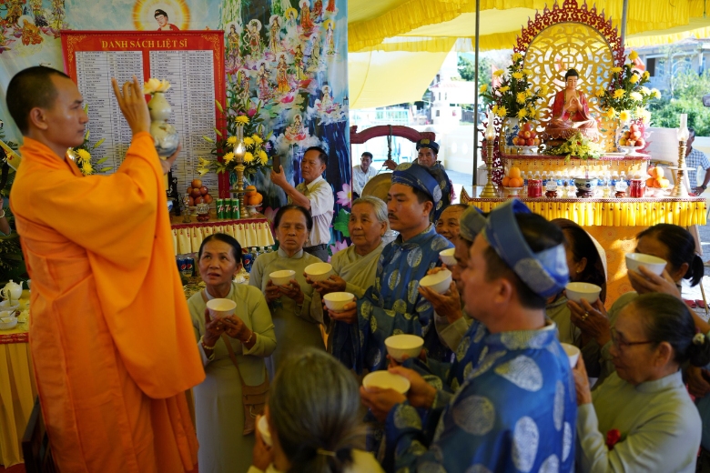 trai dan chan te huyen phu vang 2022 1