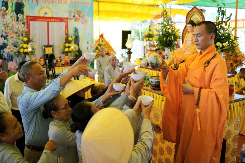 trai dan chan te huyen phu vang 2022 1