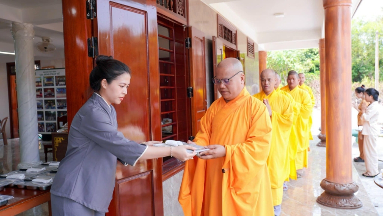 huong sen dau ha 2024 31