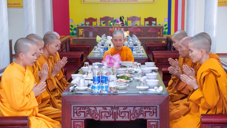 huong sen dau ha 2024 31