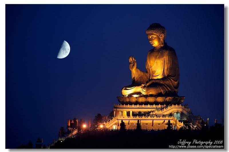A Di Đà Phật là một vị Bồ Tát rất được người dân Việt Nam yêu mến và tôn sùng. Hình ảnh A Di Đà Phật tràn đầy sức sống và ánh sáng của Thiên đàng, sẽ đưa bạn vào thế giới tinh thần nơi có sự thanh tịnh và hạnh phúc.